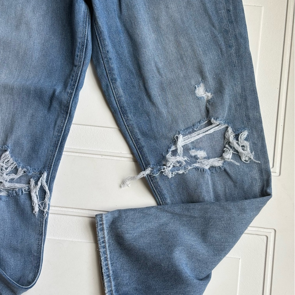 American Eagle Distressed Mom Jeans Size 6 - Picture 2 of 7